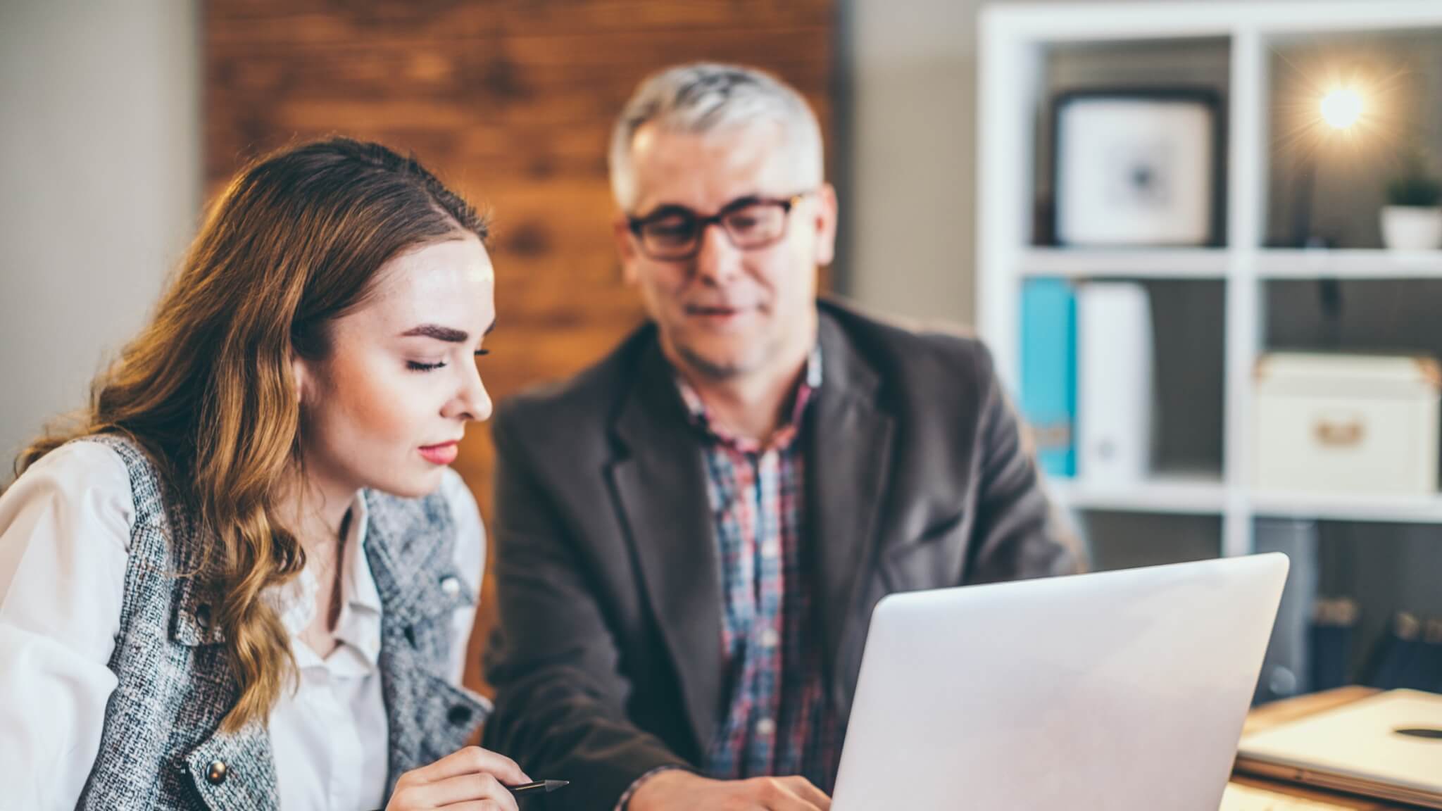 How to Create Professional Mentorship Programs (+ Examples)