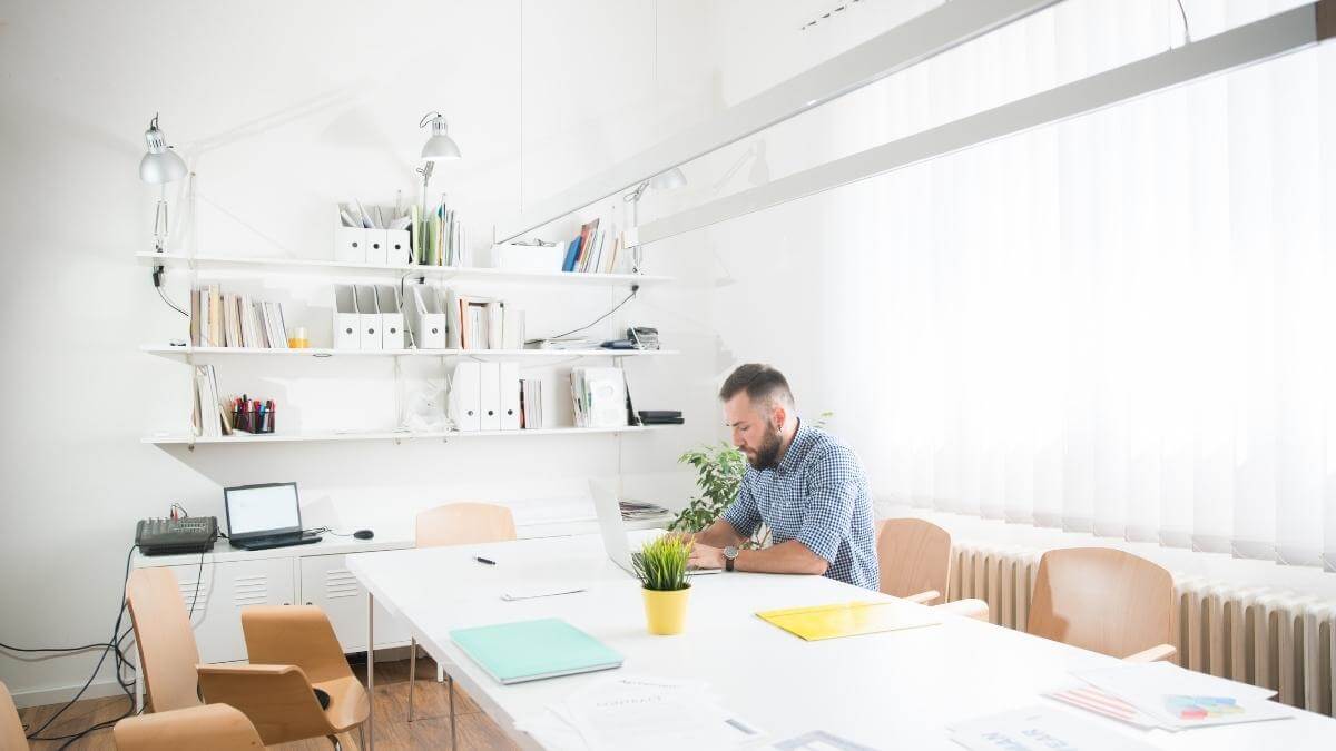 What to Do When Your Meeting Attendees Don’t Show Up [+ Free Email Templates]
